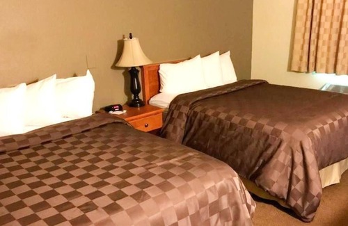 Kellogg House | Visit The Gem State! Stay Minutes Away From Scenic View Of The Mountain
