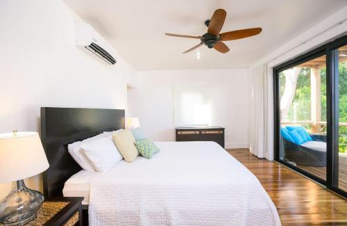 Gibson Bight House | Vivaro Roatan Beachfront