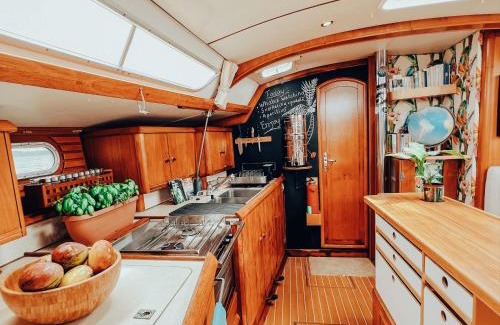 Fakarava Boat Rental | Voilier élégant et confortable