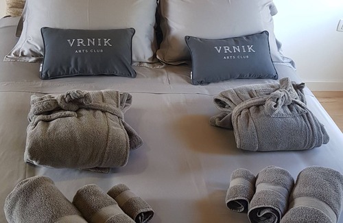 Cove Tri Zala (Zrnovo) Bed & Breakfast | Vrnik Arts Club