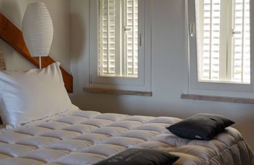 Cove Tri Zala (Zrnovo) Bed & Breakfast | Vrnik Arts Club
