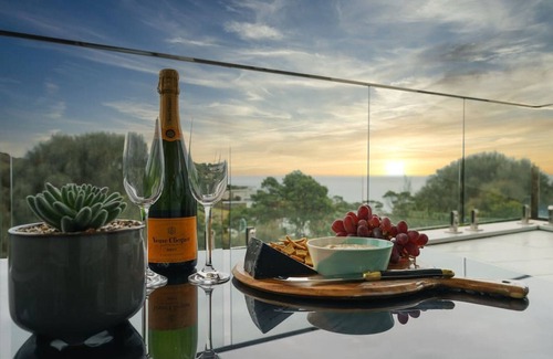 Mount Martha House | Vue Sur La Mer by Ready Set Stay - View of the sea