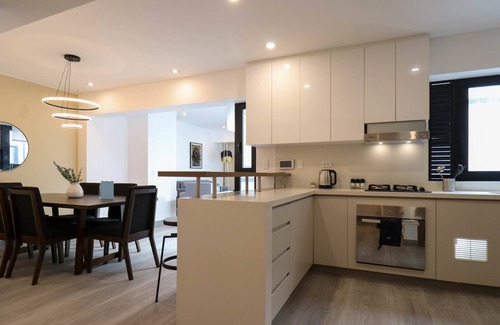 Armendariz Apartment | w Grandiose Duplex w Modern Deco in Miraflores
