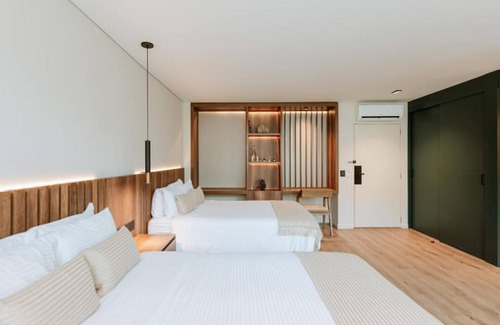 Las Lomas I Apartment | w Loft Twin Low Floor