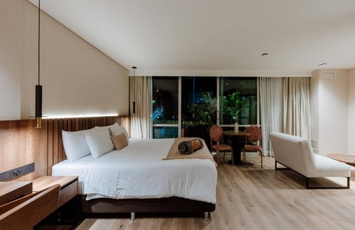 Las Lomas I Apartment | w Lotf Mountain View Low Floor