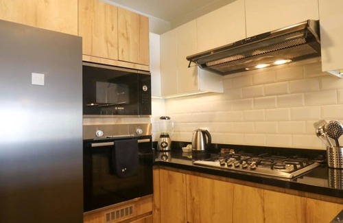 Armendariz Apartment | w Modern 1BR With Balcony in Miraflores