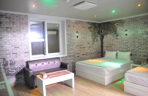 Andong Hotel | W Motel
