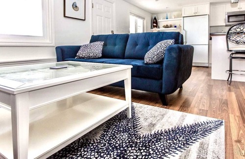Colwood House | W · W · BEACH FRONT OASIS 15 MINS FROM DOWNTOWN VICTORIA