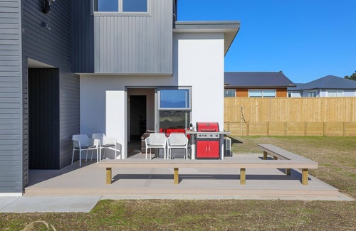 Wharewaka Cottage | Wai Escape - Taupo Holiday Unit