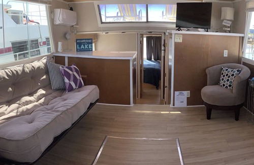 Port Clinton Boat Rental | Wake up ON the lake. Good to Go!