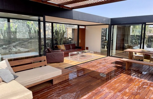 Pajara Villa | Wake up to nature in this modern glass house