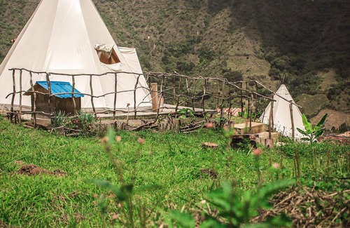 California Cabin | Wake up with a view of the mountains from our Hostal Las Valkirias