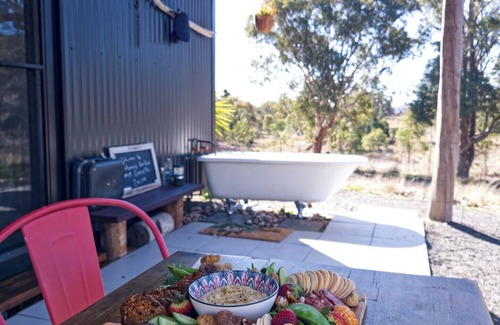 Frog Rock Cabin | Wake with the Kangaroos: Sunrise Cabin Escape in Mudgee