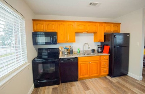 Biloxi Apartment | 💥👣WALK 2 BEACH🏖️ SLEEPS 6 & NEARBY GO KART🏎