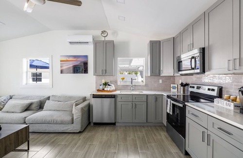 Lauderdale-by-the-Sea Resort | WALK TO BEACH - HEATED POOL - HOT TUB - MONTHLY SPCLS - H3