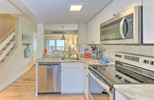 Hilton Head Island Villa | Walk to Beach: Villa w/Balcony in Hilton Head!
