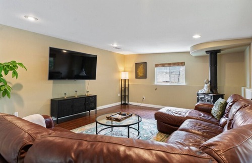 Carlsbad House | Walk to Beach: Hot Tub, Fire Pit & Bikes!