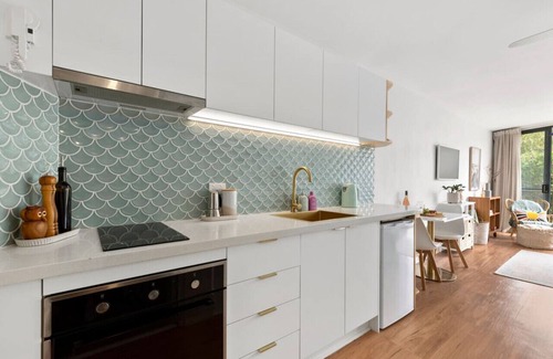 Mona Vale Apartment | Walk to beach | Studio w/t pool