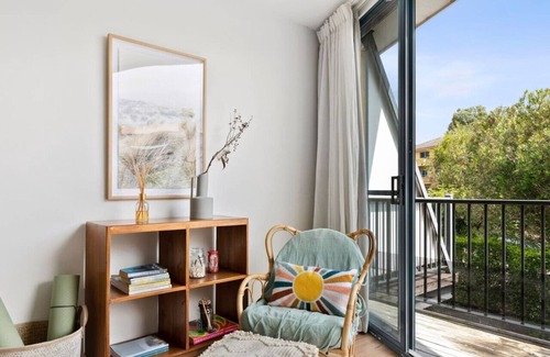 Mona Vale Apartment | Walk to beach | Studio w/t pool