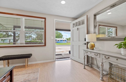 Jacksonville Beach House | Walk To Beach!Near JTB, Mayport, MayoClinic, TPC+Sawgrass! Large fenced yard!