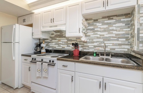 South Padre Island Condo | Walk to Beach From Beautiful one Bedroom Condo!