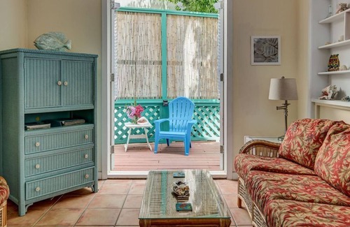 Great Cruz Bay Condo | Walk to Cruz Bay. Charming 2 BR/2BA Condo overlooking Cruz Bay harbor!