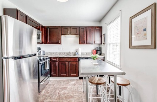 Franklin House | Walk to Franklin Square, Spotless and Welcoming