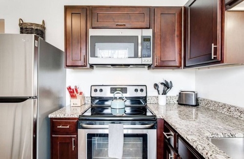 Franklin House | Walk to Franklin Square, Spotless and Welcoming