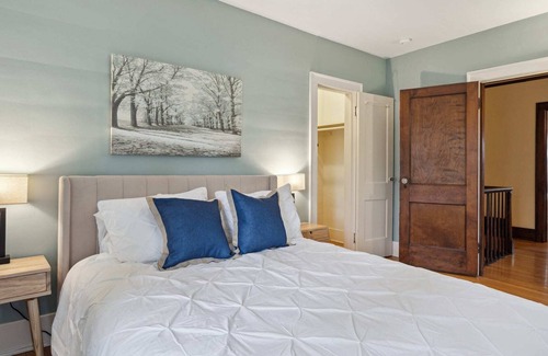 Harters Heights House | Walk to Notre Dame! Harter Heights Hideaway