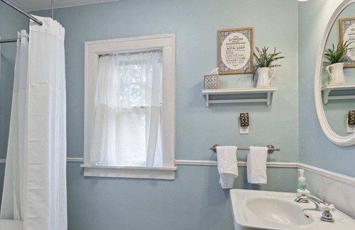 Harters Heights House | Walk to Notre Dame! Harter Heights Hideaway