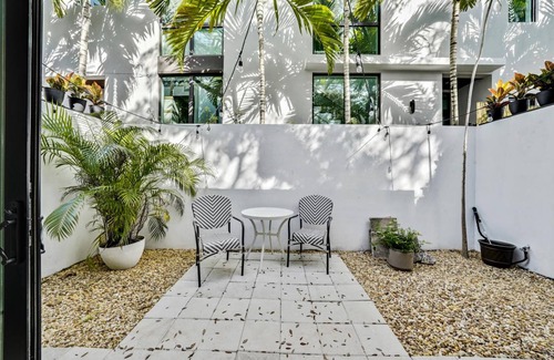 Colee Hammock Apartment | Walk to the best dining, bars, shops, and more