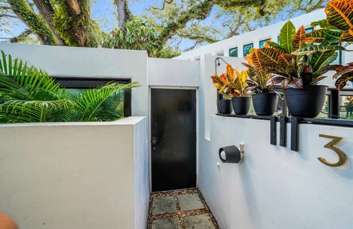 Colee Hammock Apartment | Walk to the best dining, bars, shops, and more