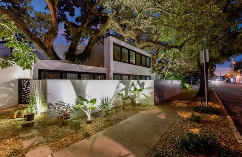 Colee Hammock Apartment | Walk to the best dining, bars, shops, and more