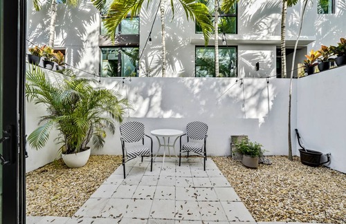 Colee Hammock Apartment | Walk to the best dining, bars, shops, and more