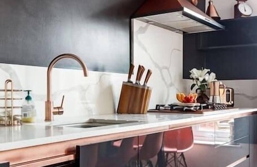 Haringey House | Walk to the Piccadilly Line From a Stunning Family House