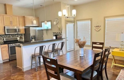 Central East Austin House | Walk to UT and Moody Center. Spacious and Cozy Retreat