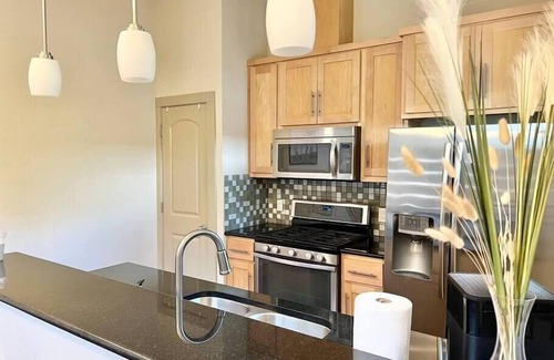 Central East Austin House | Walk to UT and Moody Center. Spacious and Cozy Retreat