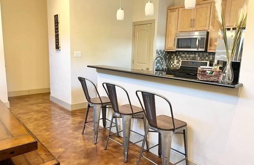 Central East Austin House | Walk to UT and Moody Center. Spacious and Cozy Retreat