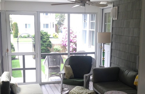 Stone Harbor Cottage | Walking distance to town and the beach. The charm of a beach cottage with all of the updated amenities.