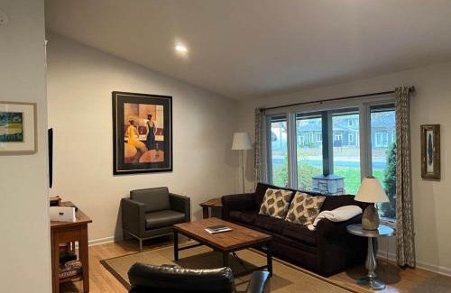 Douglas House | Walking distance to many local attractions - Perfect for a Relaxing Getaway!