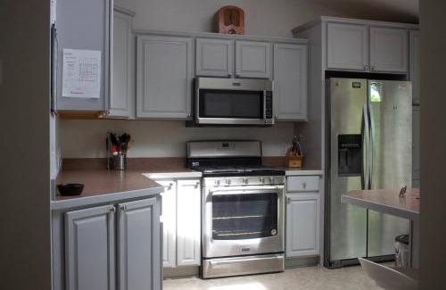 Douglas House | Walking distance to many local attractions - Perfect for a Relaxing Getaway!