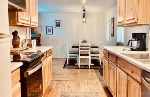 Grand Lake Cottage | Walking distance to Downtown and Grand Lake and Private Courtyard!