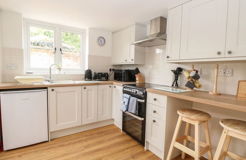 Hickling Cottage | WALLFLOWER COTTAGE, pet friendly, with open fire in Stalham
