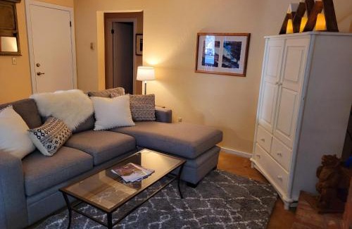 Warm Springs House | Wanderers Way 106