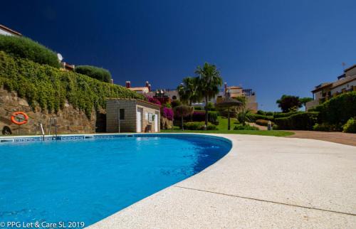 Costa Esuri House | (WAR002) Town House with Garden and Pool Access