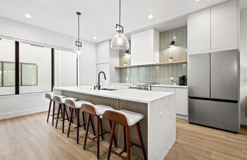 Tampa Heights House | Warm Modern New Construction Townhome in Tampa Heights