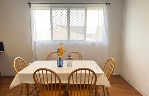 Coopers Plains House | Warm Welcome at Coopers Plains