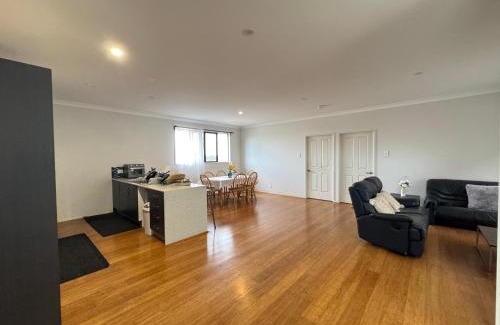 Coopers Plains House | Warm Welcome at Coopers Plains