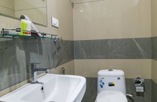 Nedumudy Hotel | Warmth Lake Haven