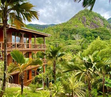 Mahe Island Bed & Breakfast | Waterfall Accomodation